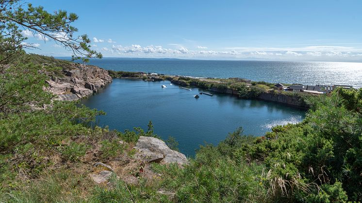 Grötvik karaktäriseras av flera dramatiska stenbrott och ett unikt ljus. Grötvik är ett av de två projekt som tilldelas stöd för hållbar destinationsutveckling. Foto: Destination Halmstad