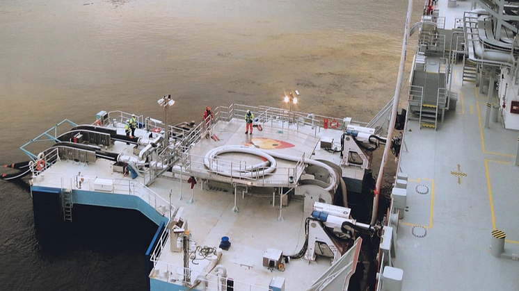 MoorMaster units - the world's first EX-certified automated mooring technology - hold the UTS in place. 