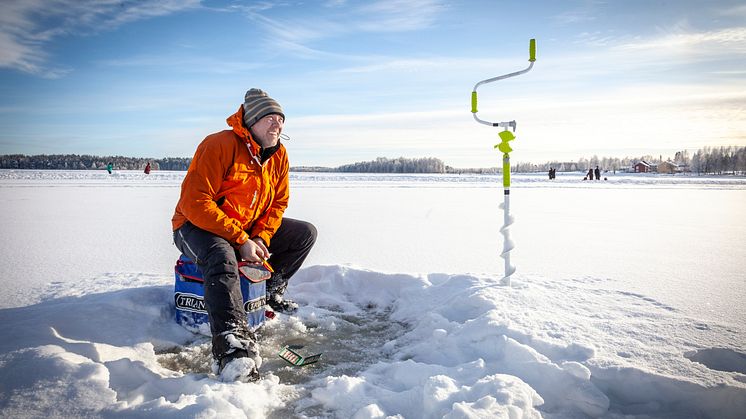 IceFishing_View_fotoRichardLindor_VisitDalarna