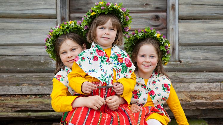 Midtsommerpiker i Dalarna. Foto: Kola, Visit Dalarna 