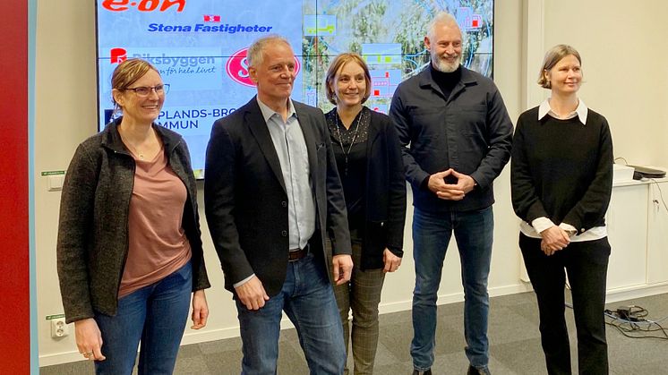 Fr v: Mari-Louise Persson, Riksbyggen,  Mattias Sikström, Stena Fastigheter,  Carina Tollmar, E.ON, Fredrik Kjos, kommunstyrelsens ordförande i Upplands-Bro, Maria Dimming, SBB