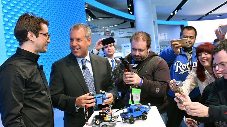 A Ford és a LEGO Sebesség Bajnokai bemutatja a Mustang és az F-150 Raptor készleteket, hogy a gyermekeknek felépíthessék álmaikat