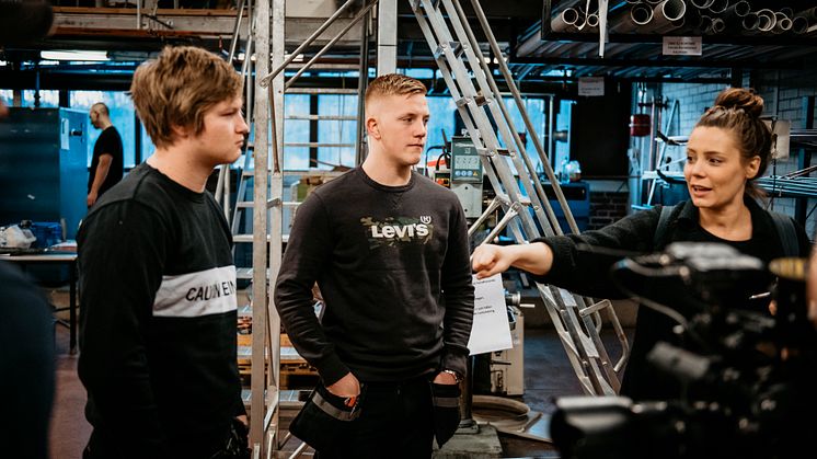 Inrätta nationell strategi för att öka yrkesutbildningens status