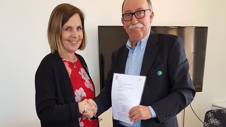 Lena Isokivelä, Tf förvaltningschef på Omvårdnad Gävle och Christer Henriksson VD Förenade Care. 