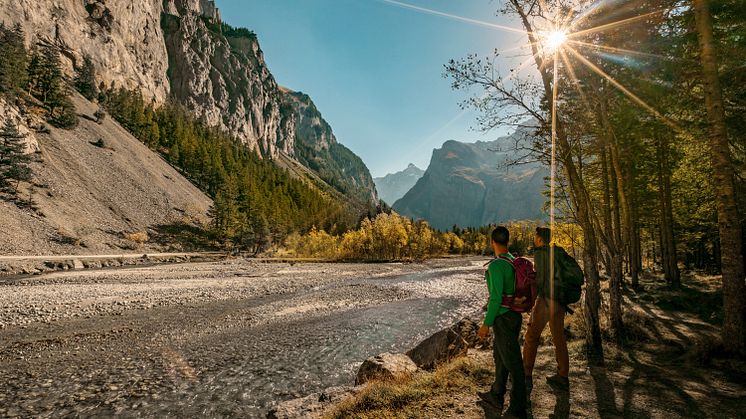 Wandern_im_Gasterntal(c)Switzerland Tourism_Jan Geerk