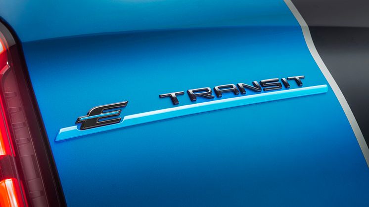 Ford E-Transit Custom Sport Digital AquaBlue (2)