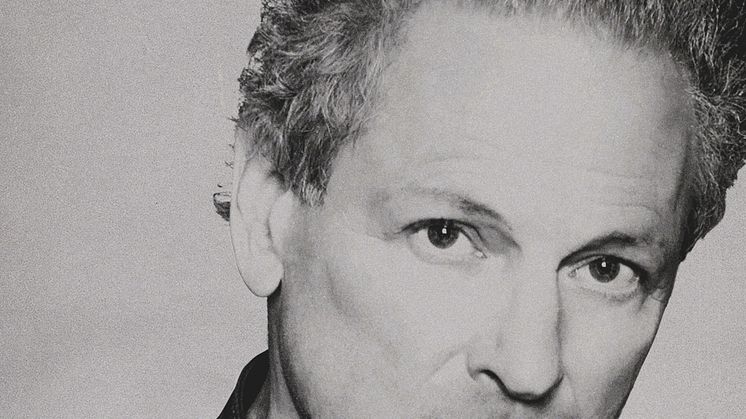 LINDSEY BUCKINGHAM ANNONSERER SITT FØRSTE SOLOALBUM PÅ TI ÅR