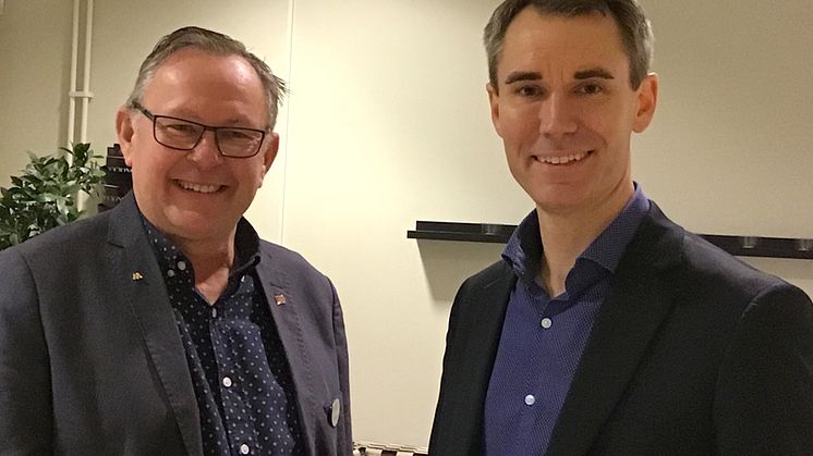 Kommunstyrelsens ordförande Gert Jonsson tillsammans med David Norrfjärd, ny kultur- och fritidschef i Vaggeryds kommun från 6 januari 2020.