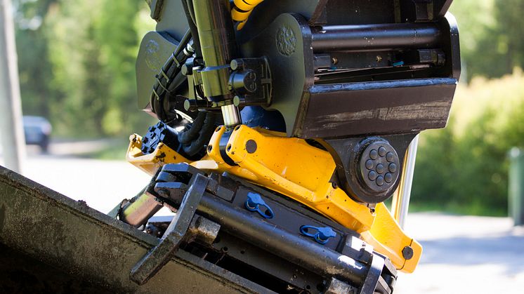 engcon - EC226 tiltrotator 