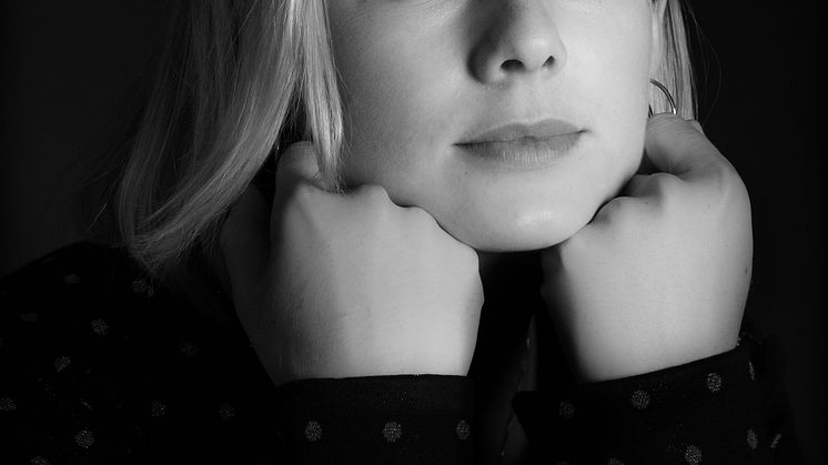 Alba August tilldelas Såstaholms pris till Höstsols minne 2018. Foto: Patrick Karlsson