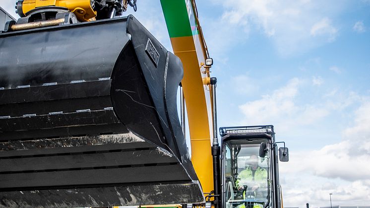 Cat 323F Z-Line