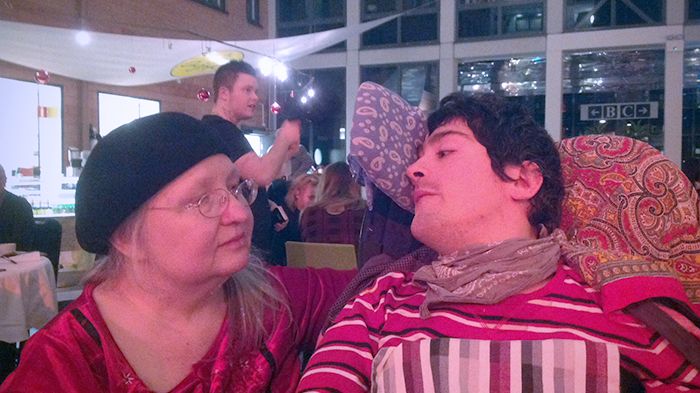 Lena Åkerström och sonen Micke. Foto: privat.