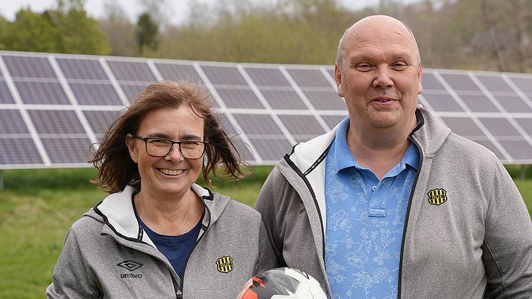 Romelanda UKs eldsjälar fixade finansieringen. Maria Carlsbogård, kanslist och David Arfvidsson, ordförande.