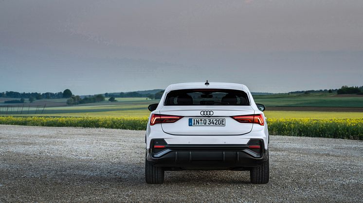 Audi Q3 Sportback 45 TFSI e (Gletsjerhvid)
