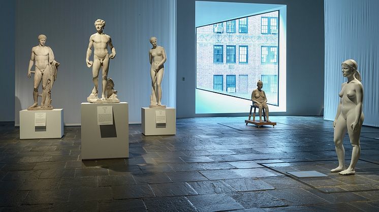Charles Ray "Aluminum Girl" er en av seks skulpturer fra Astrup Fearnley Samlingen som vises i utstilligen "Like Life" på The Met Breuer i New York