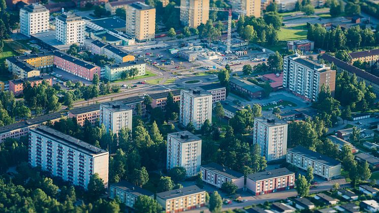 '' Det går att underhålla bostadshus utan att priset är människorna som bor i dem".