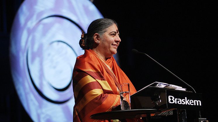 Vandana Shiva bei der Veranstaltung ‹Fronteiras do Pensamento› in Porto Alegre, 2012 (Foto: Fronteiras do Pensamento, www.flickr.com/photos/fronteirasweb/7302639762)
