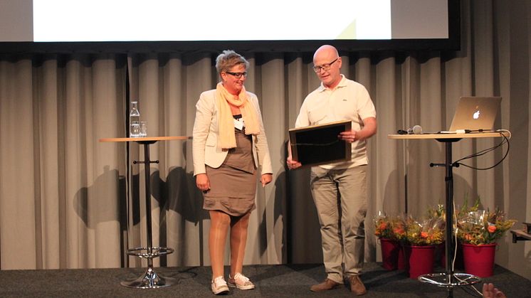 Louise Strand inköpsdirektör Region Skåne mottar Stora Sociala företagsfrämjarpriset