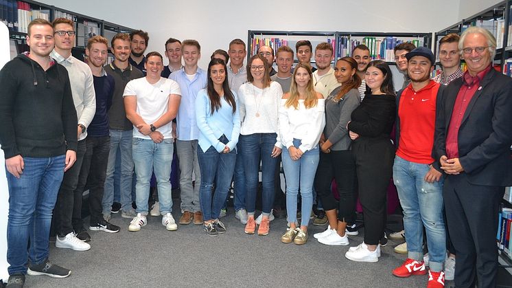 Die neuen Studierenden aus dem Studiengang B.A. Management und Unternehmensführung