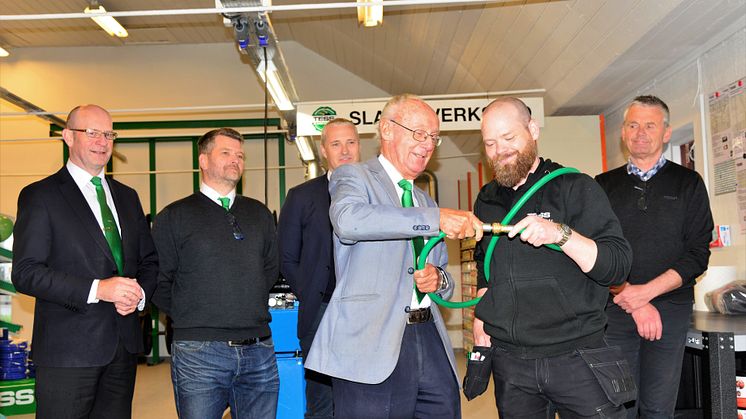 Koblet sammen slangen i Lier. F.v: Ansgar Karlsen, Tony Schoone, Jon Ivar Lindseth, Erik Jølberg, Ole Christian Espedal og Vidar Gustavsen, alle fra TESS. 