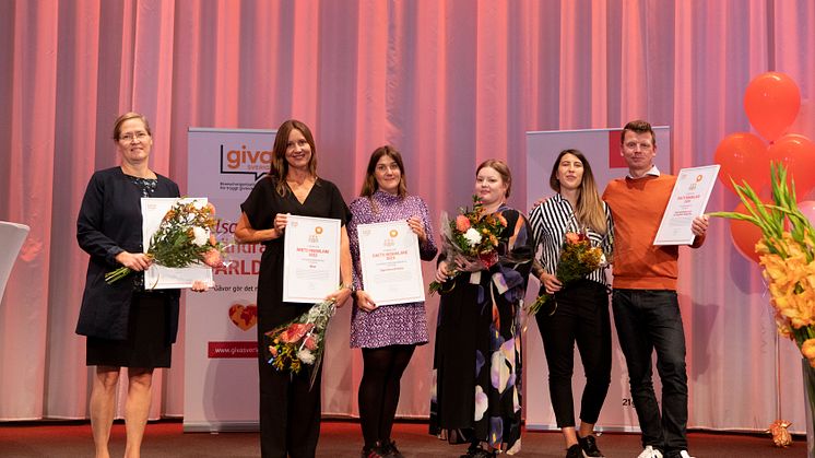 Årets insamlare utsåg på konferensen Insamlingsforum idag. Från vänster: Kristina Niemi från Neuro, Karin Schultz från Mind, Josefin Hård från Kicks, Stina Rönnlund från Tjejzonen samt Raluca Roiescu och Andreas Drufva från Naturskyddsföreningen