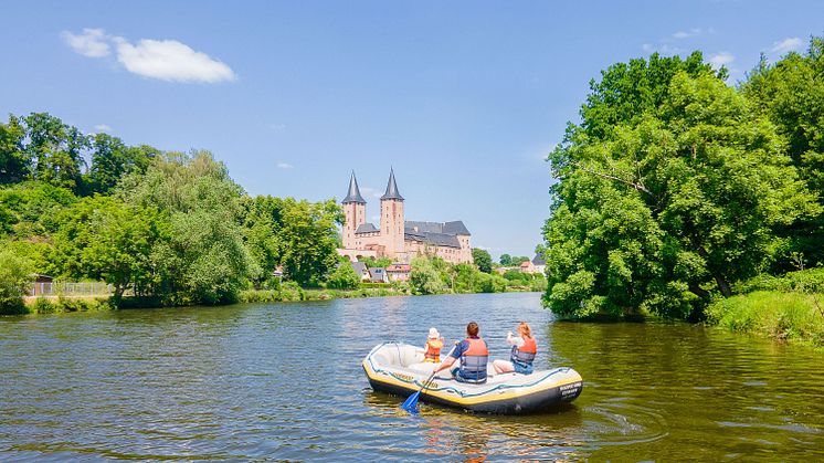 Schloss Rochlitz - Schlauchboot auf der Mulde