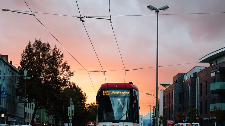 8_Stadtbahn vor Sonnenuntergang.jpg