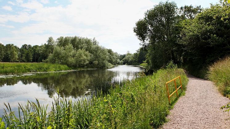 Arbetet med att bevara och utveckla ett av Kävlinge kommuns viktigaste besöksmål och dess naturområden pågår. Flera satsningar görs för att skapa trivsamma miljö, förbättra tillgängligheten och bidra till en aktiv fritid vid ån.