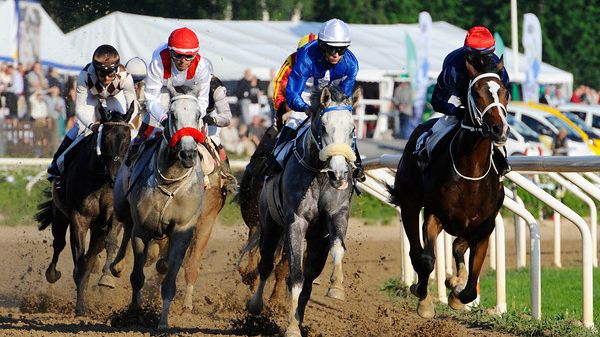 Nystart på Täby Galopps omlagda sandbana!