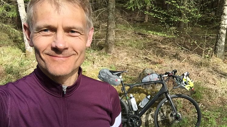 Kevin Anderson cyklar genom Sverige för att diskutera klimatfrågan
