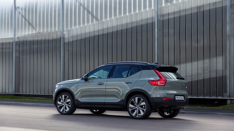 Volvo_XC40_Recharge_in_Sage_Green