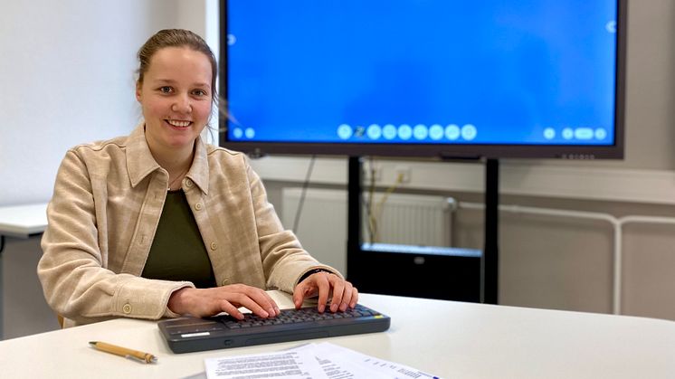 Hat sich bewusst für ein Studium auf dem Hephata-Gelände entschieden: Celina Wittkatis weiß die Vorteile des Studienstandortes der Evangelischen Hochschule Darmstadt zu schätzen, die vor kurzem neue und modern ausgestattete Räume bezogen hat.