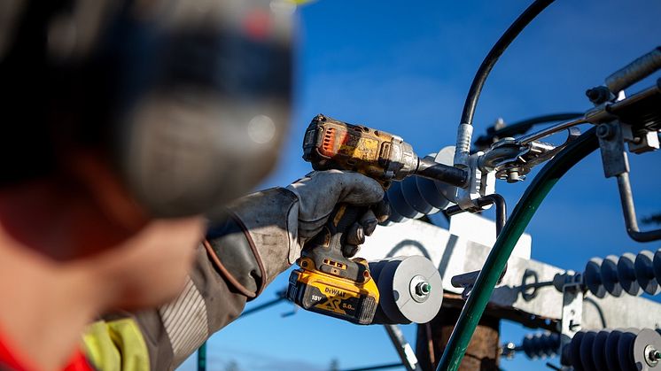Andreas Kaartinen, Vattenfall Services arbetar med luftledningen.