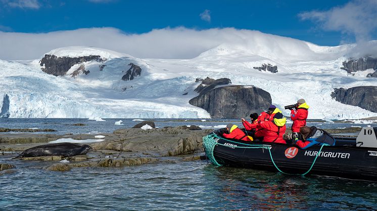 Danco-Island-Antarctica-HGR-151175- Photo_Espen_Mills.jpg