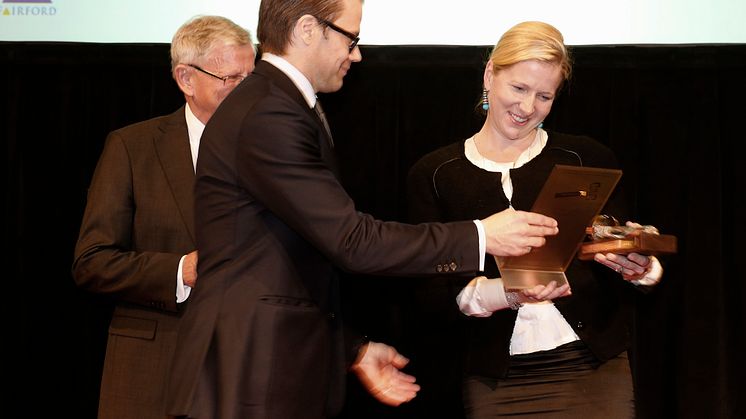 Cristina Stenbeck tilldelas Guldklubban av H.K.H. Prins Daniel
