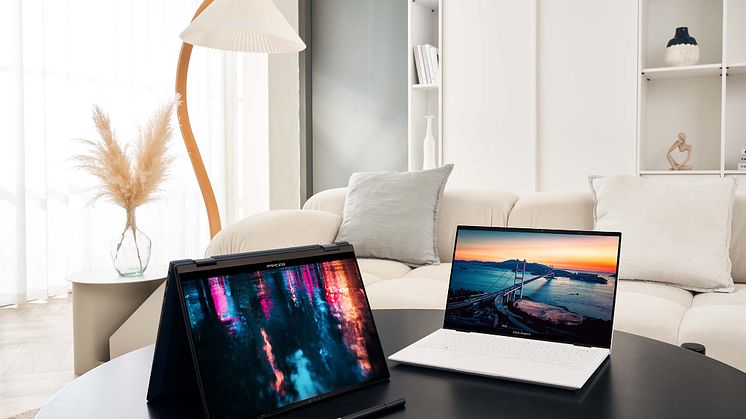 Zenbook S 13 Flip OLED_UP5302_Scenario photo_02