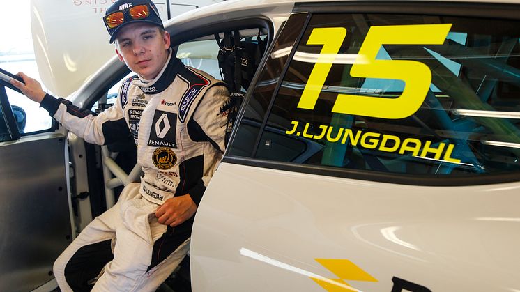 Julius "Julle" Ljungdahl, Ljungdahl Racing, laddar för Clio Cup-premiären på Ring Knutstorp 5-6 maj.