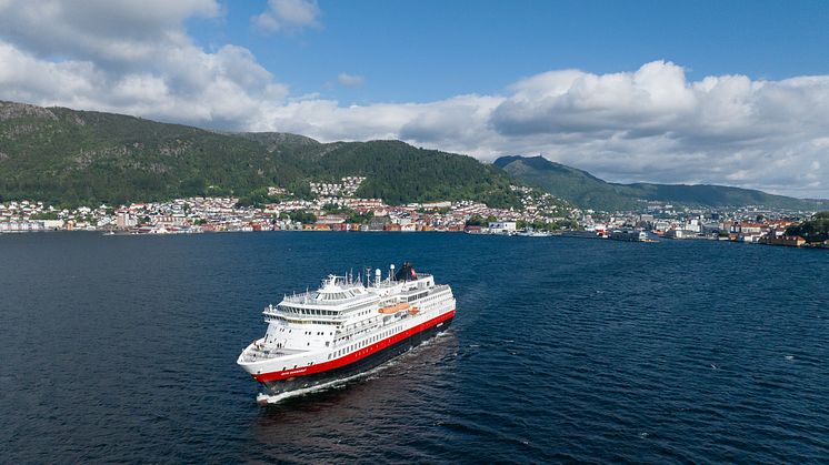 2024.06.10 - Bergen, Otto Sverdrup, drone - 04 - Espen Mills - Hurtigruten.jpg
