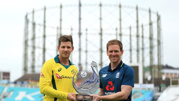 Australia captain Tim Paine (L) and England captain Eoin Morgan