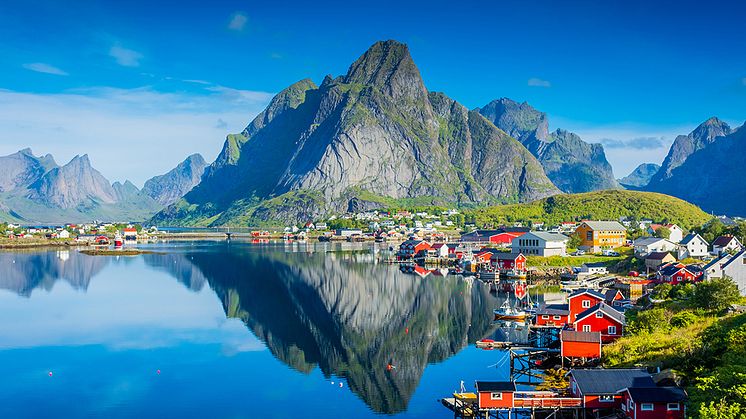 The Lofoten Islands: Romantic fishermen villages and divers nature