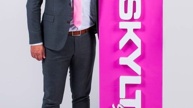 Samuel Eriksson som driver Skyltstället - Skandinaviens största skyltaktör - tillsammans med bröderna Rickard och Pontus - satsar på nytt!