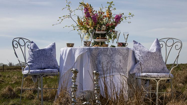 Set the table with William Morris and Ekelund