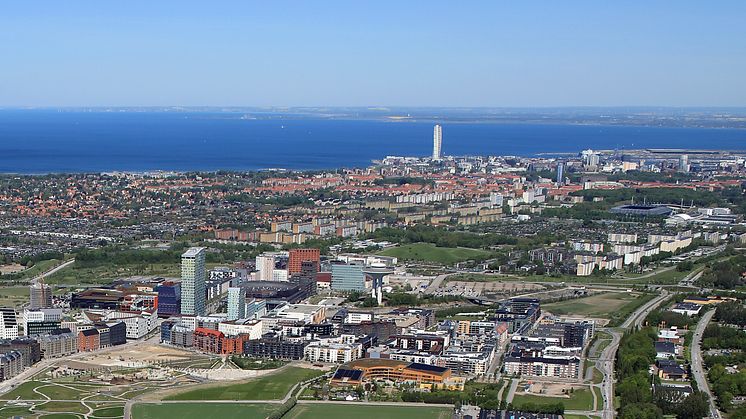 Flygbild över Malmö med Hyllievångsparken och Varvsstaden. Foto Perry Nordeng