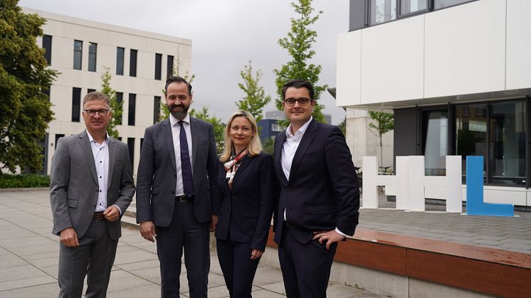 v. l.: Bodo Rodestock (Vorstand VNG AG), Sebastian Gemkow (Sachsens Wissenschaftsminister), Mandy Baum (Leitung Stiftungen VNG AG), Prof. Dr. Tobias Dauth (Rektor und Kaufmännischer Geschäftsführer der HHL)