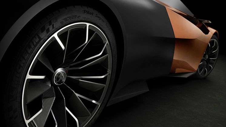 Onyx – djärva materialval, hybridteknik och superbilsprestanda
