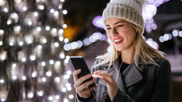 Nätbedragare använder ofta tajming och sammanhang för att lyckas med olika attacker. Just nu skapar julhandeln och en utbredd mobilanvändning öppningar för cyberkriminella.
