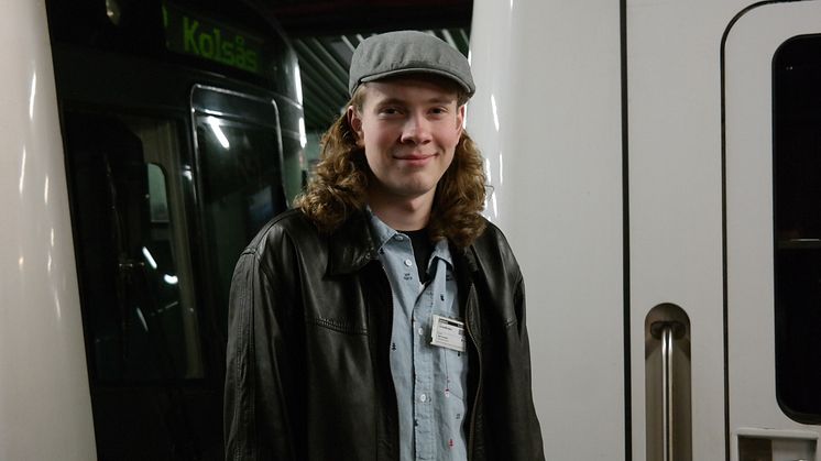 Jingle til årets julehilsen på T-banen laget av musikkstudent i Moss