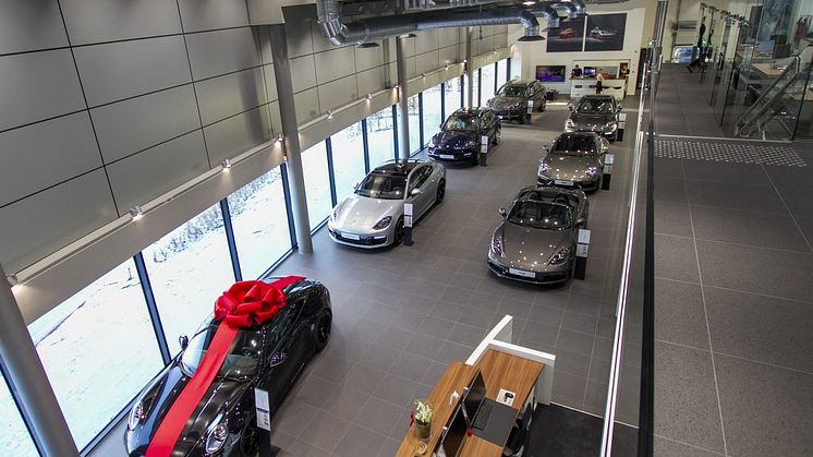 Nybilhallen er hjertet i kundereisen hos Porsche-senteret.