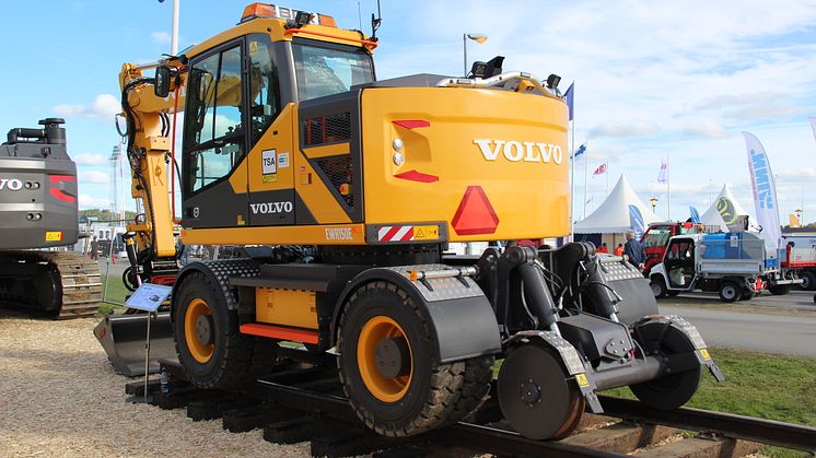 Volvo EWR150E med rälsutrustning