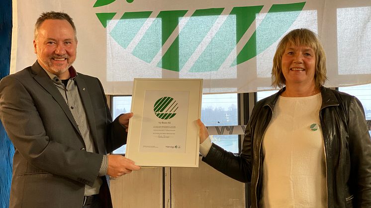 Per Nilsen Vy Regiondirektør Øst og Anita Winsnes direktør Svanemerket.jpeg